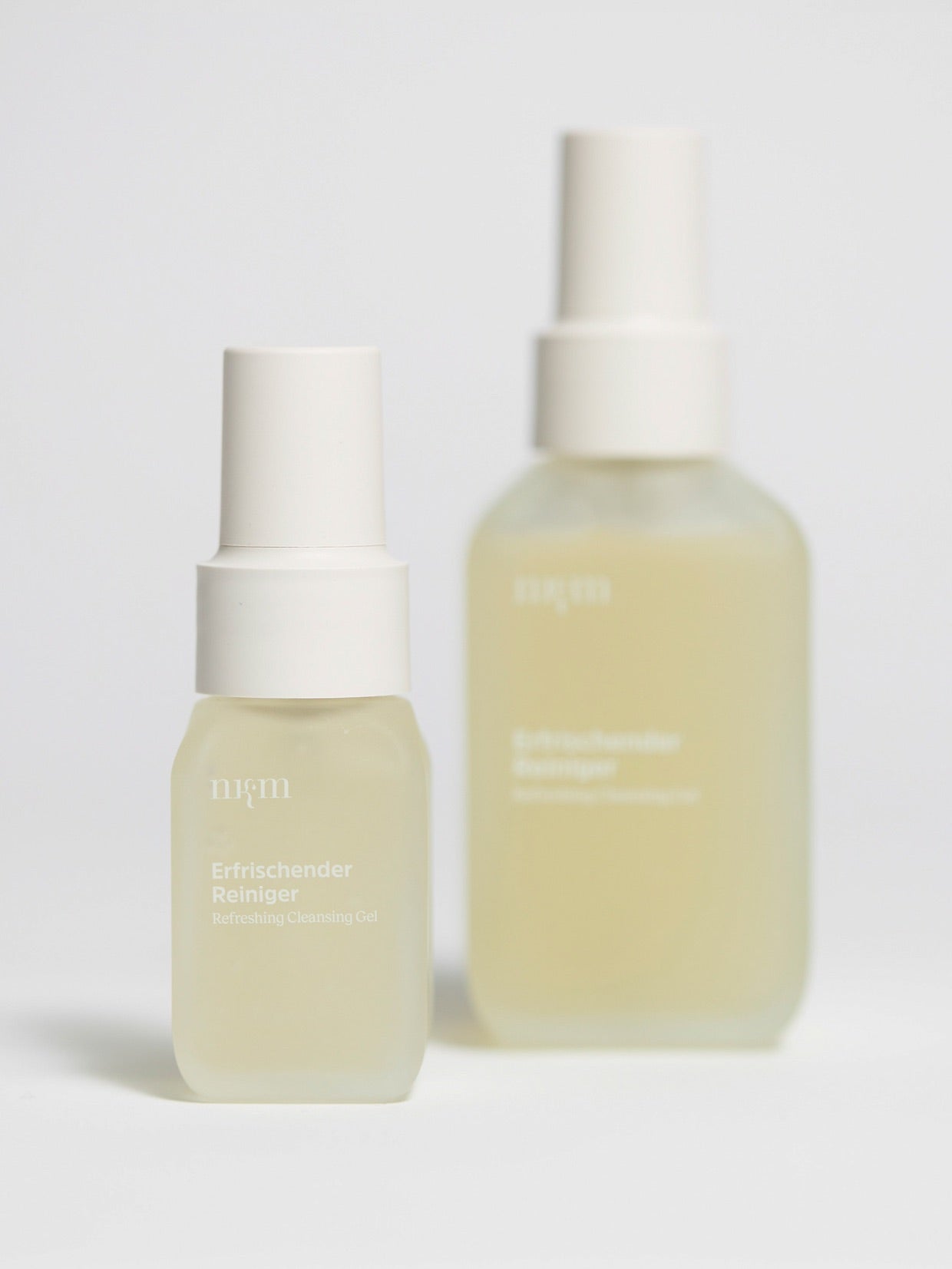 Erfrischender Reiniger in regulärer und Reisegröße