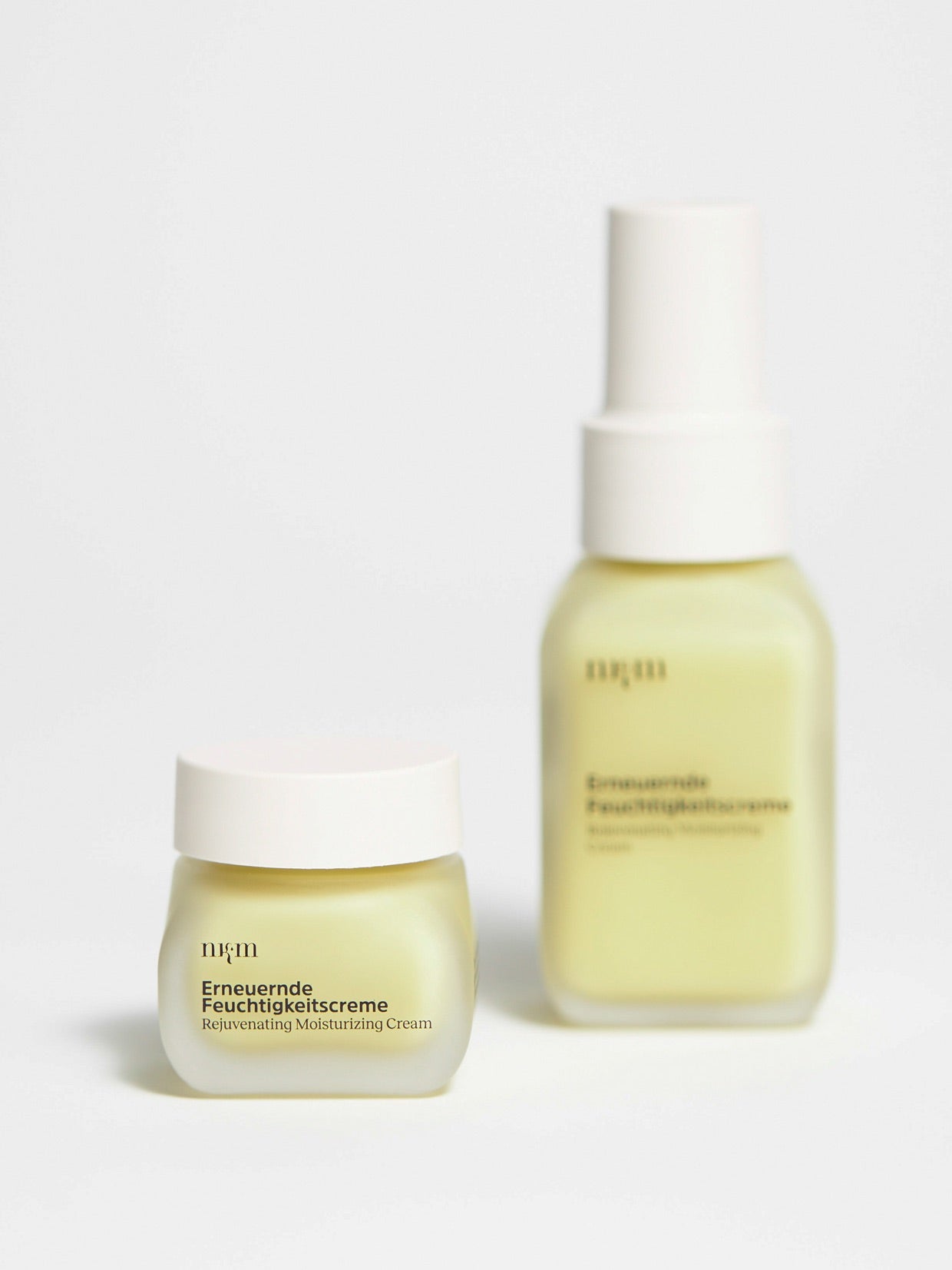 Erneuernde Feuchtigkeitscreme in regulärer und Reisegröße