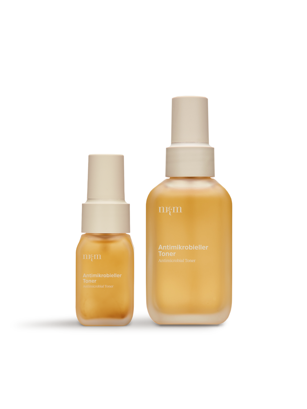 Antimikrobieller Toner von nkm, links in Reisegröße, rechts in Vollgröße