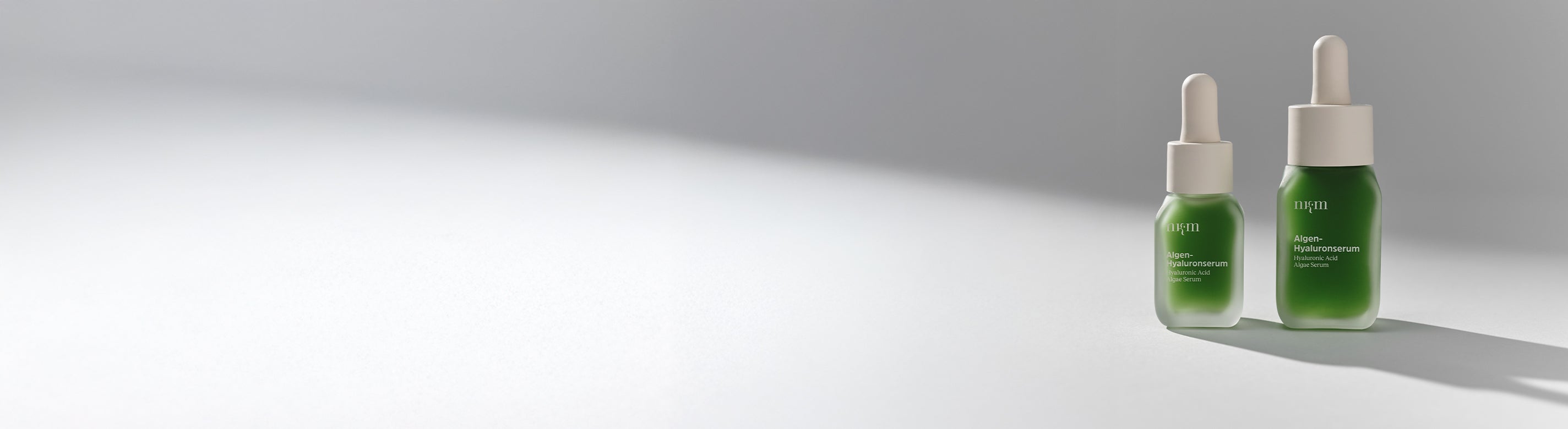 Algen-Hyaluronserum in regulärer und Reisegröße