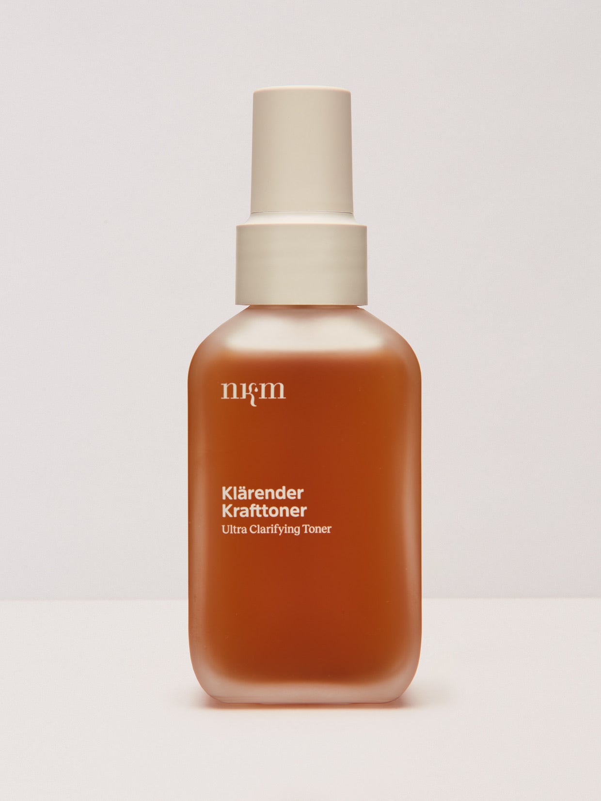 Der Klärende Krafttoner von nkm in der neuen Mehrwegflasche