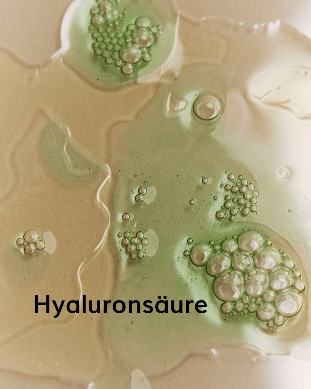 Konsistenz eines Serums mit Hyaluronsäure
