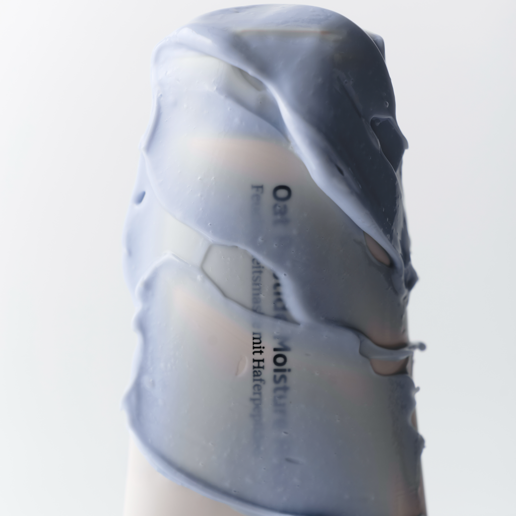 Oat Peptide Moisture Mask von nkm mit Konsistenz auf der Flasche verteilt