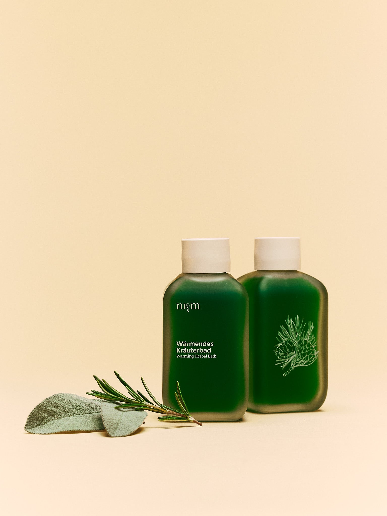 zwei Flaschen vom nkm Wärmenden Kräuterbad