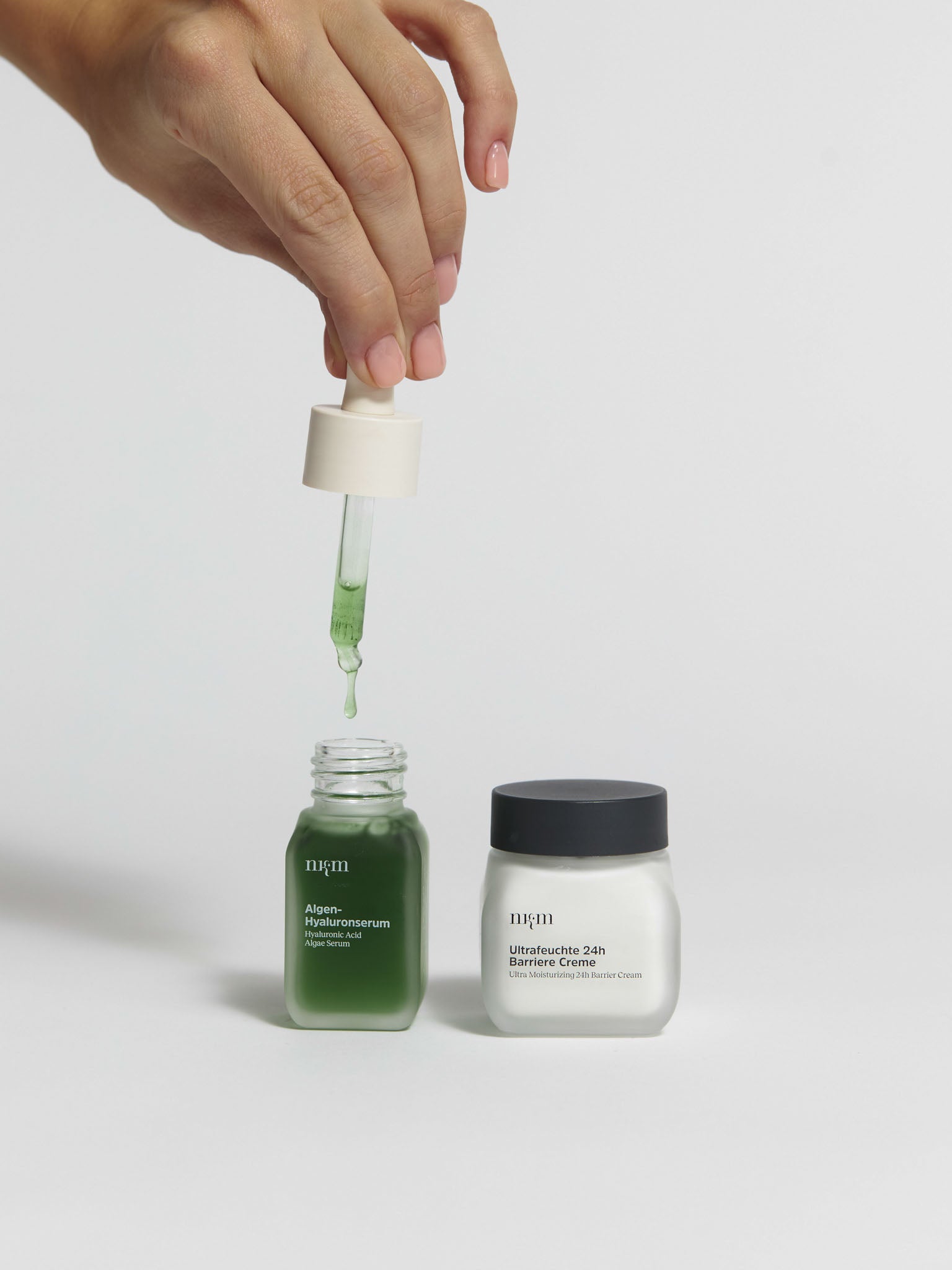 Algen-Hyaluronserum und Ultrafeuchte 24h Barriere Creme