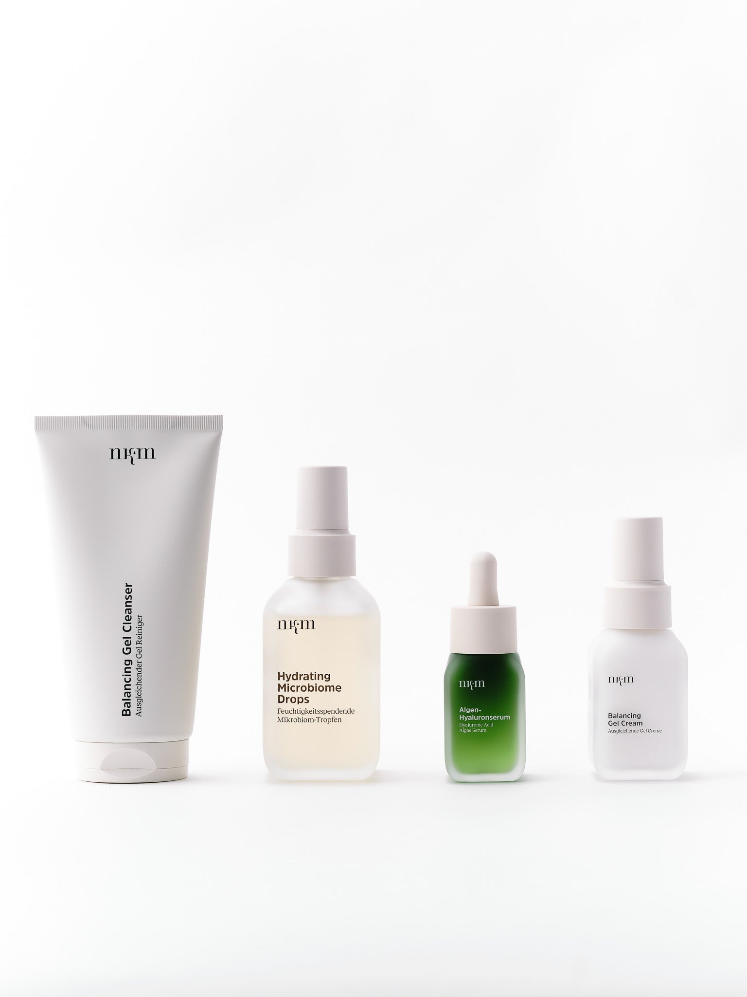 Balancing Gel Cleanser, Hydrating Microbiome Drops, Algen-Hyalruonserum und Balancing Gel Cream von nkm.