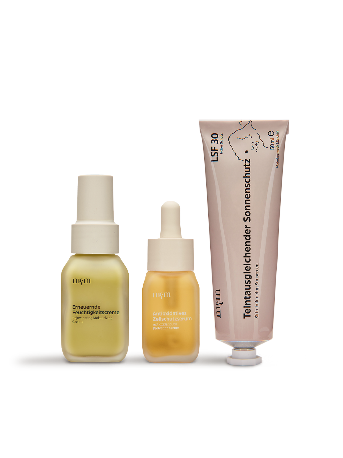 Angeordnete Produkte von nkm: Erneuernde Feuchtigkeitscreme, Antioxidatives Zellschutzserum und Teintausgleichender Sonnenschutz
