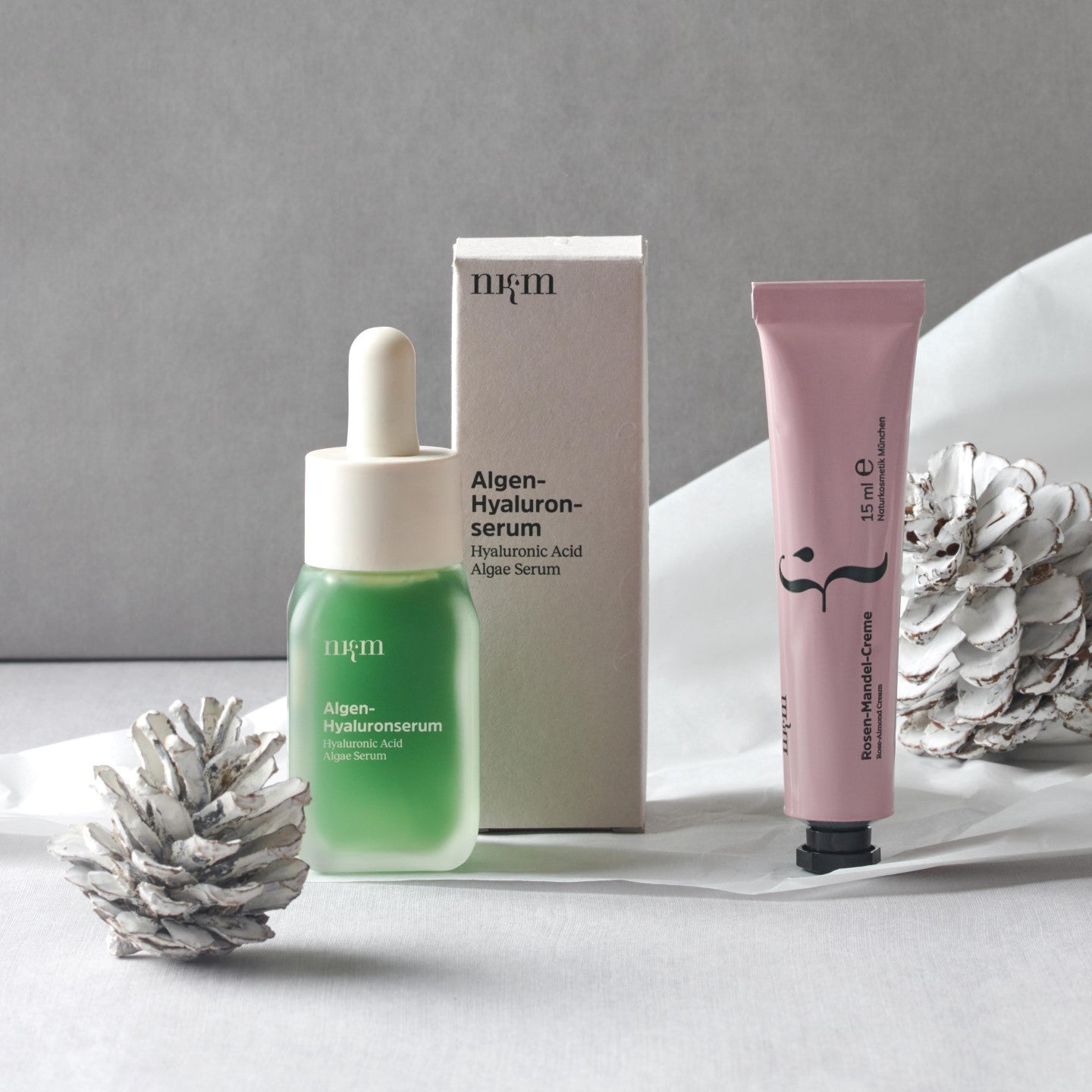 Algen-Hyaluronserum und Rosen-Mandel-Creme