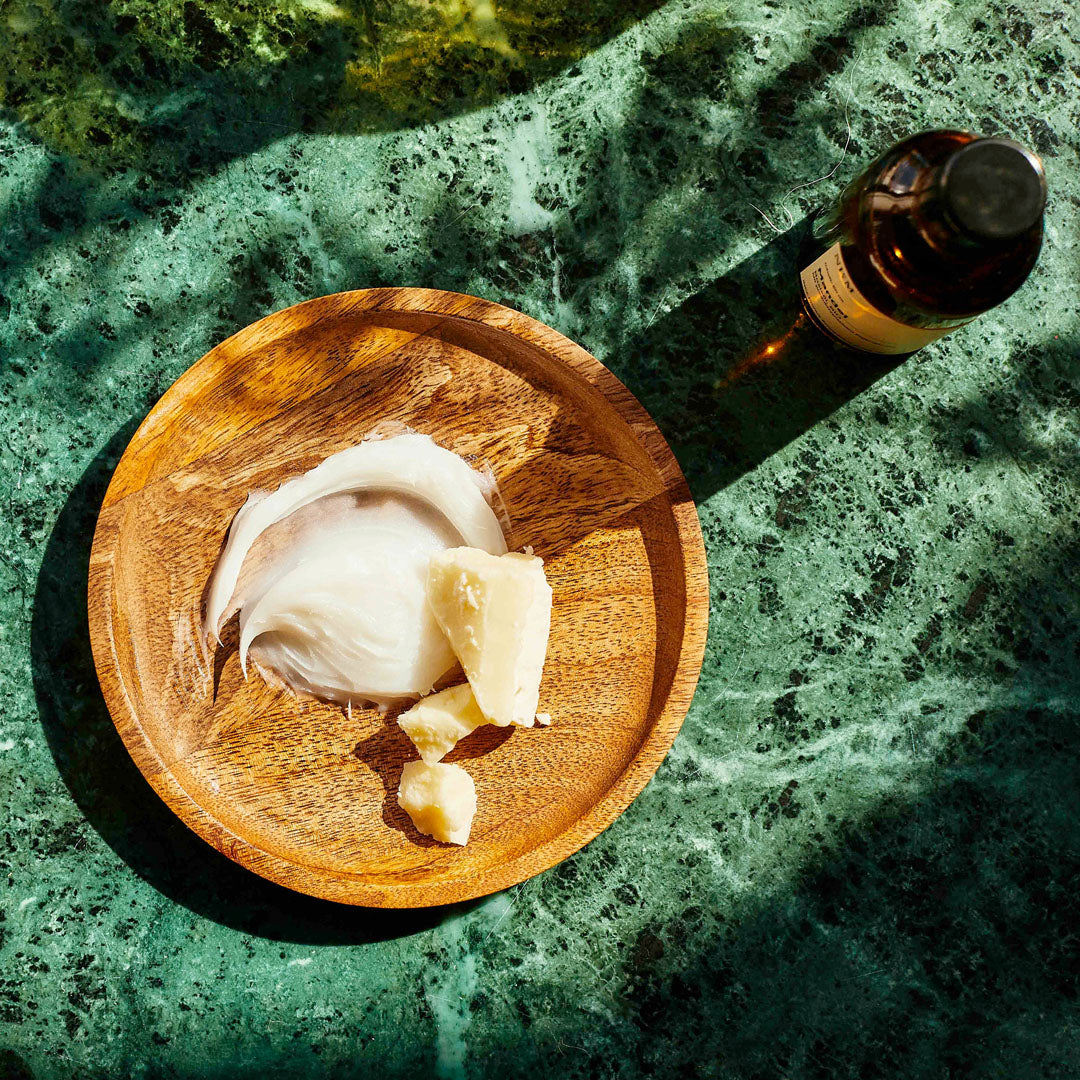 Körperbutter in Holzschale