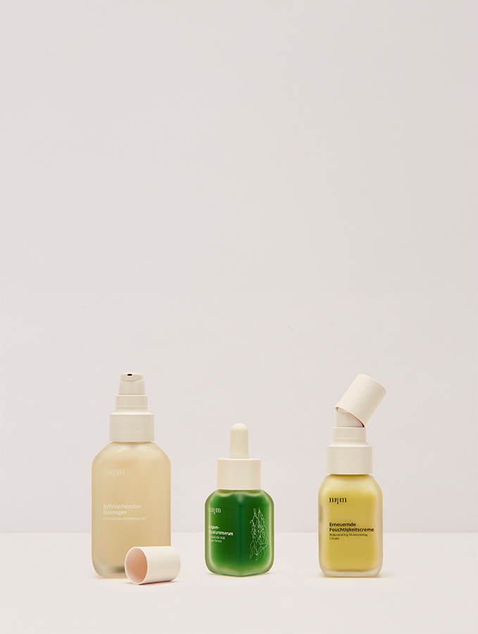 Erfrischender Reiniger, Algen-Hyaluronserum und Erneuernde Feuchtigkeitscreme