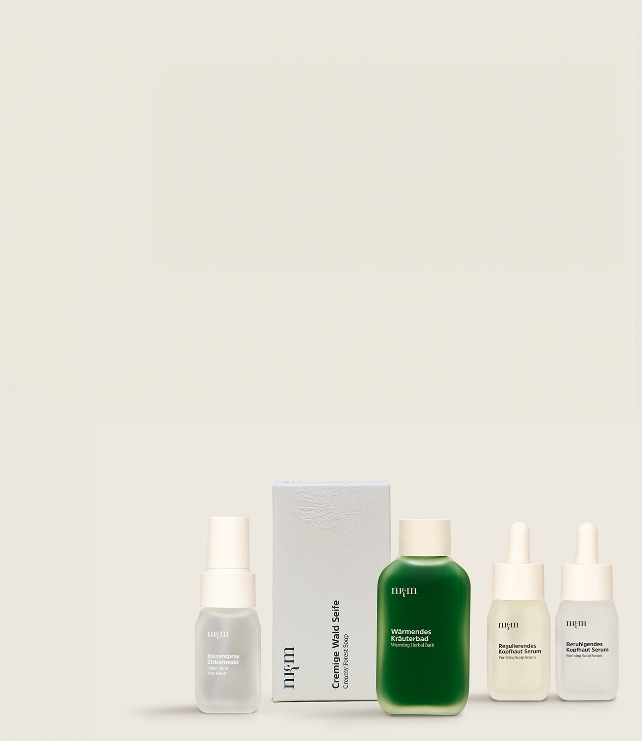 Kissenspray Zirbenwald, Cremige Wald Seife, Wärmendes Kräuterbad, Regulierendes Kopfhaut Serum und Beruhigendes Kopfhaut Serum von nkm