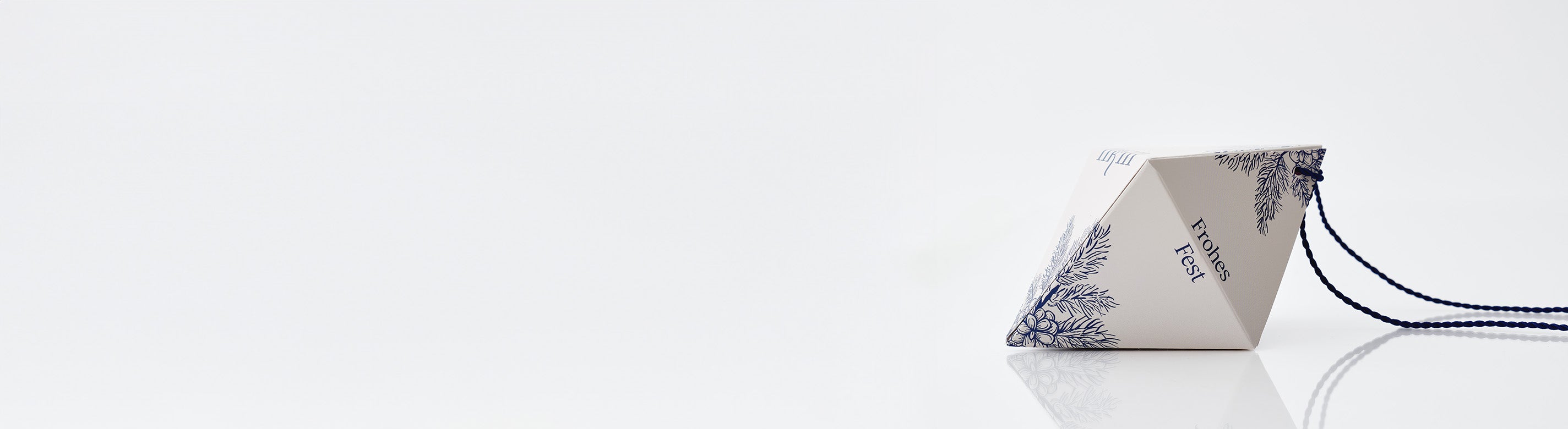 Ein liegendes, weihnachtliches Ornament von nkm