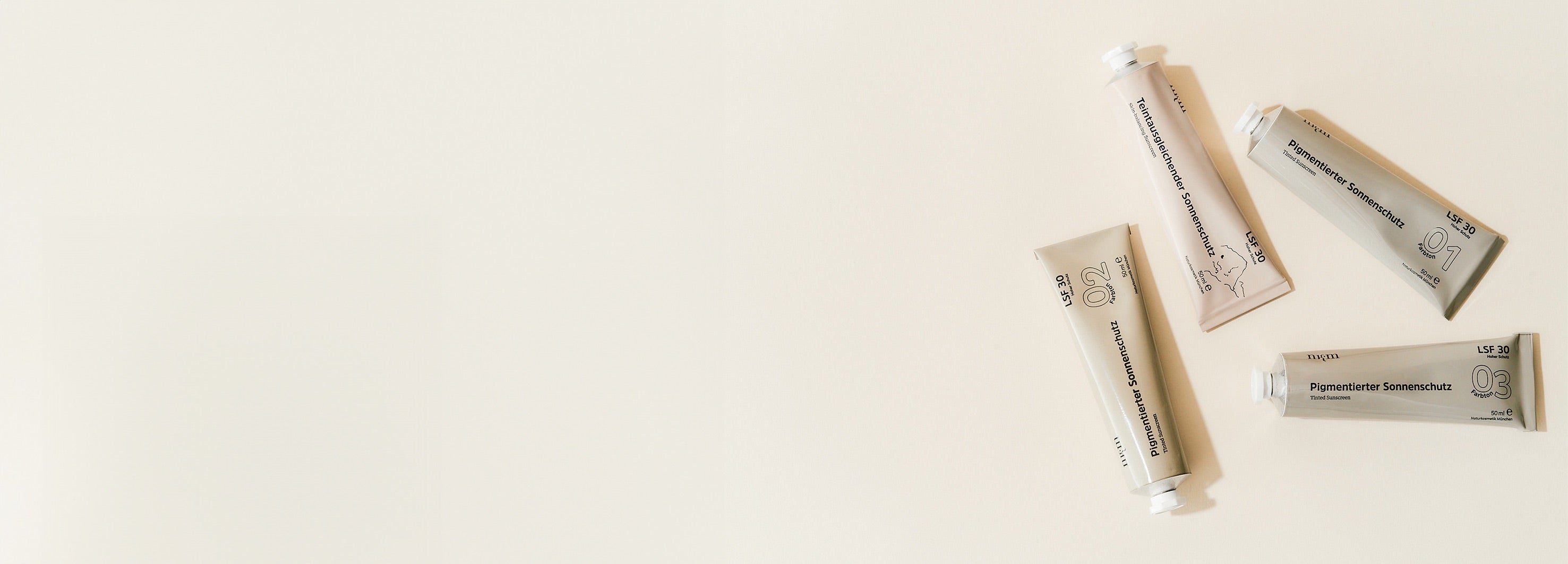 Teinausgleichender Sonnenschutz und drei Pigmentierter Sonnenschutz in drei Farben