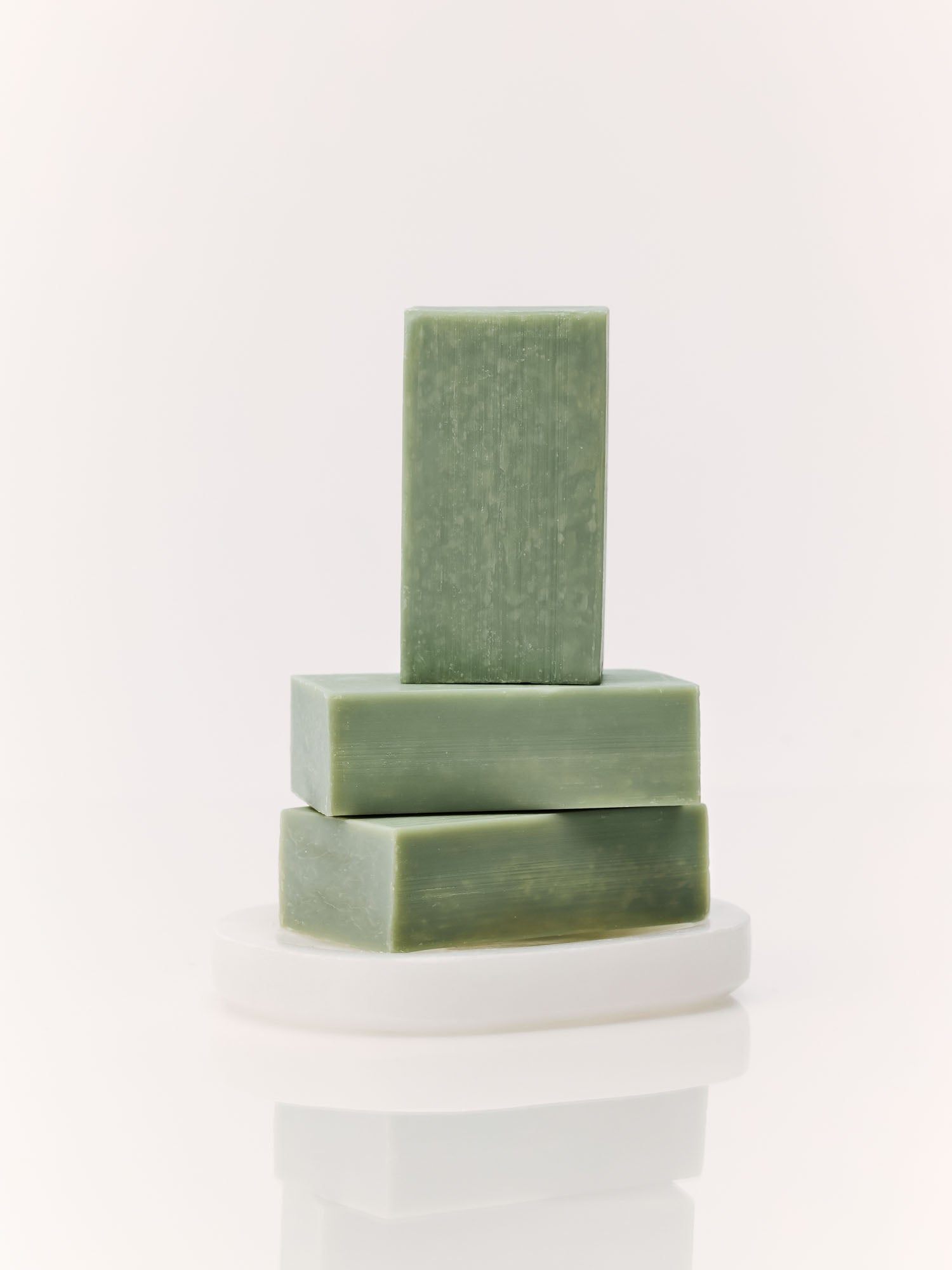 Drei Hautkrlärende Reinigungsblöcke