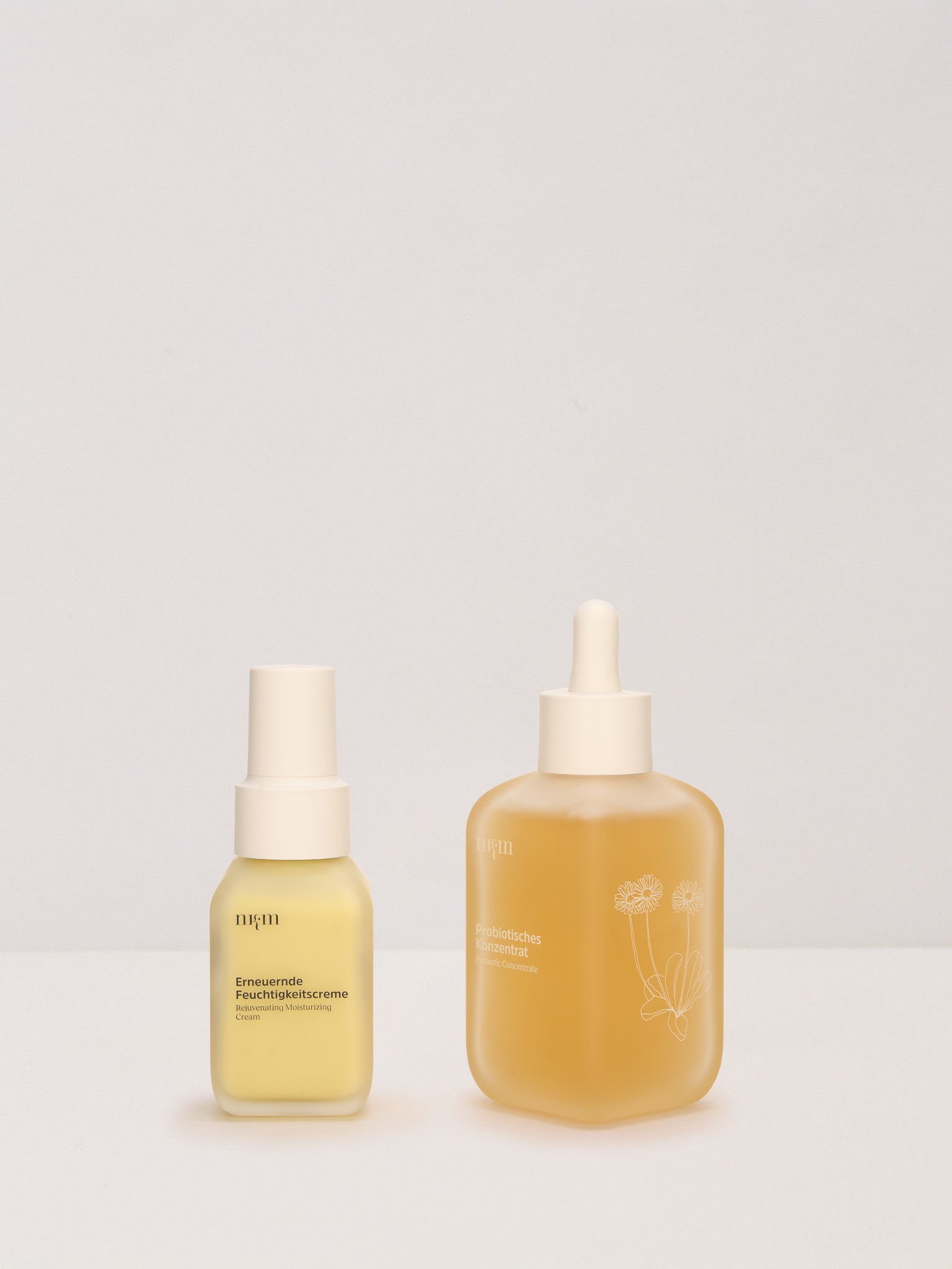 Balance-Duo: Die Erneuernde Feuchtigkeitscreme und der Antimikrobielle Toner von nkm