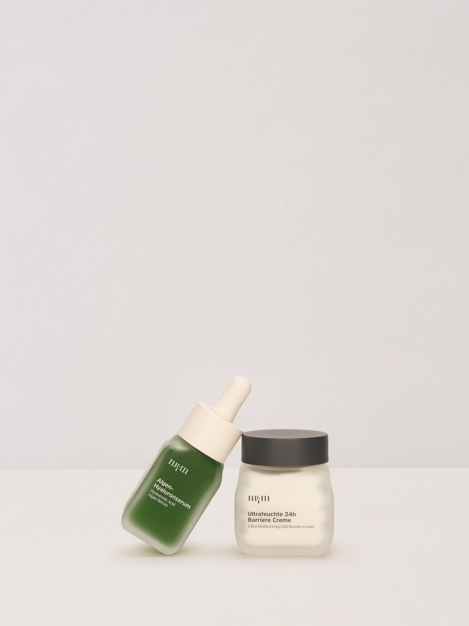 Winterpflege-Duo: Das Algen-Hyaluronserum und die Ultrafeuchte 24h Barriere Creme von nkm