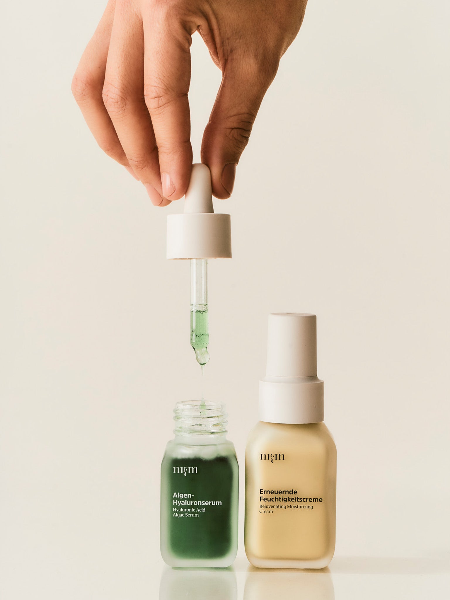 Algen-Hyaluronserum und Erneuernde Feuchtigkeitscreme