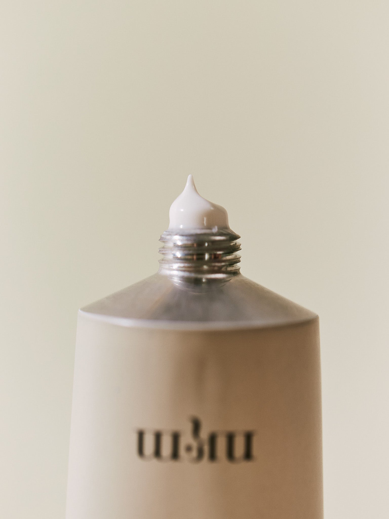 stärkende Handcreme Tube von nkm geöffnet