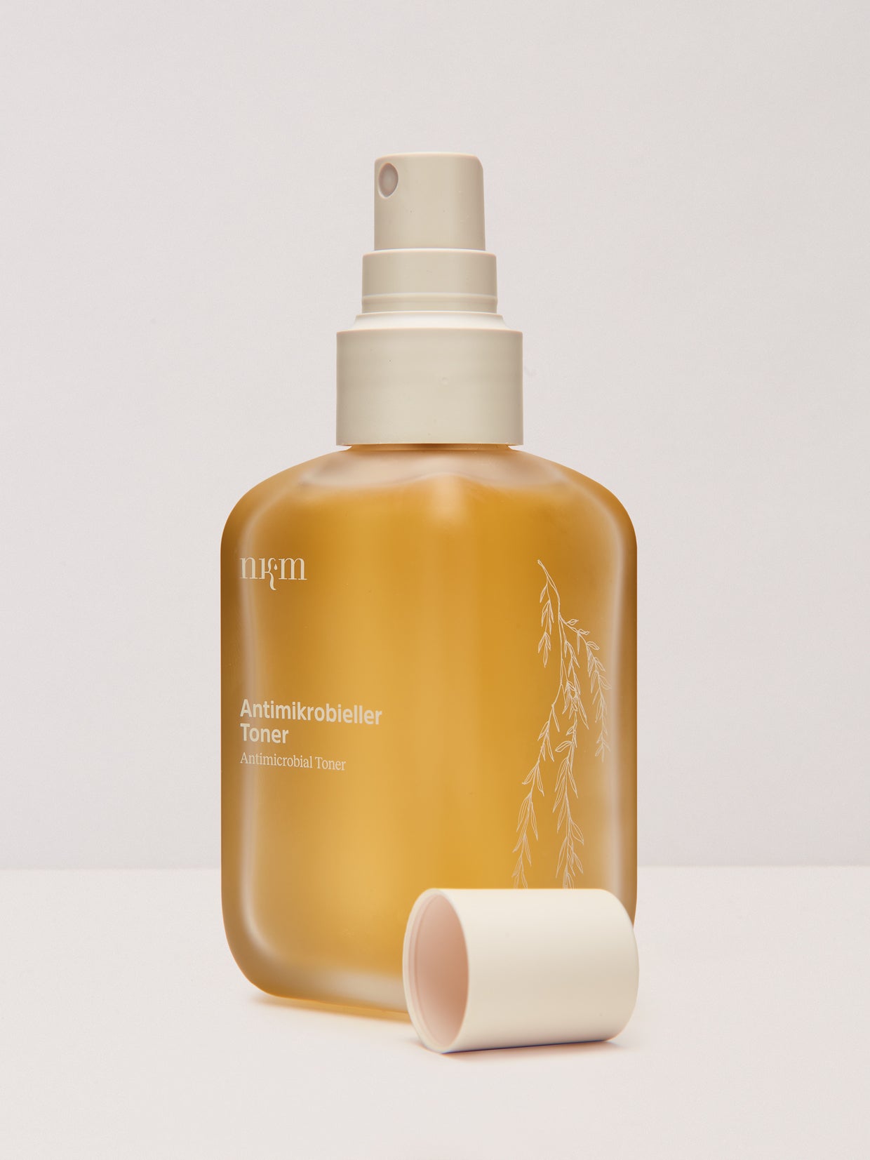 Der Antimikrobielle Krafttoner von nkm in der neuen Mehrwegflasche