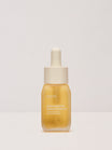 Ein gelbes Serumfläschchen mit weißem Tropfverschluss, beschriftet mit "Antioxidatives Zellschutzserum" von nkm Naturkosmetik München GmbH, mit Antioxidantien wie Resveratrol.