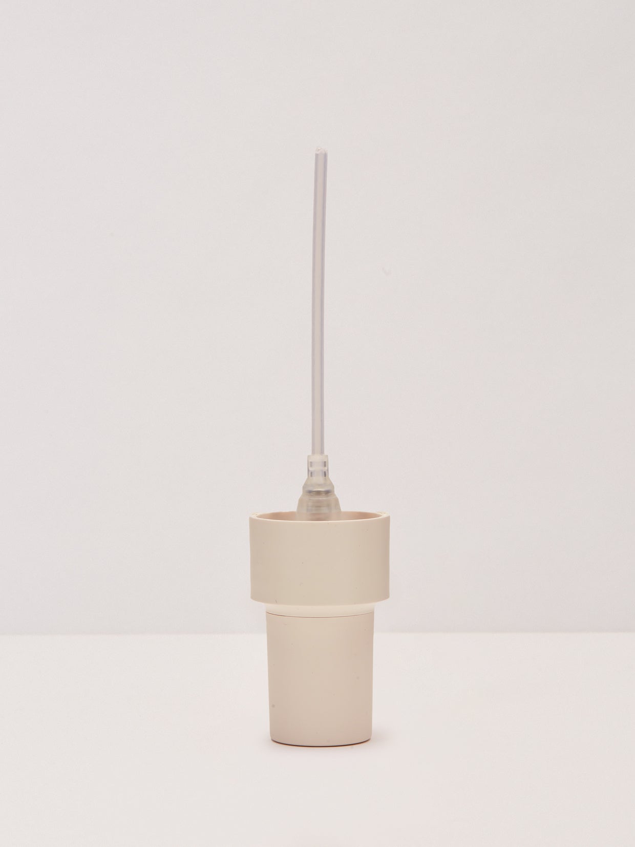 Sprühaufsatz hell für 100 ml von nkm Naturkosmetik München GmbH, abgebildet auf einem schlichten weißen Hintergrund.