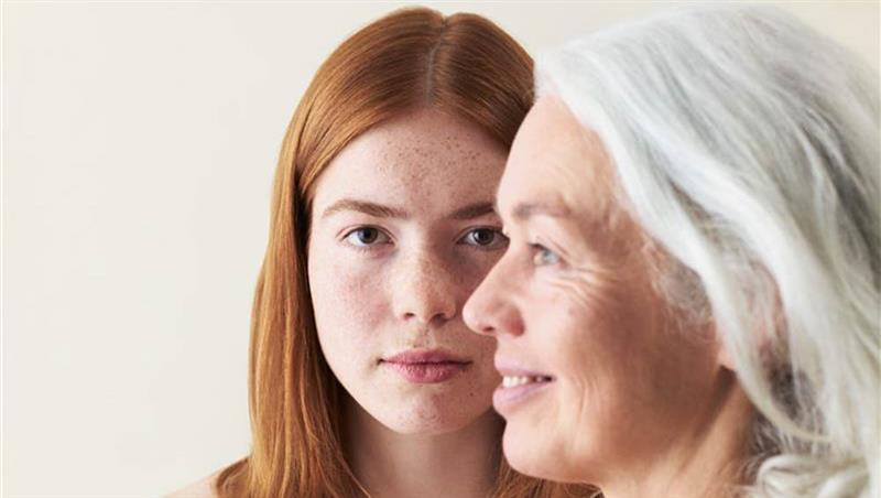 Mythos Face Tape: Was steckt hinter dem Beauty Trend?