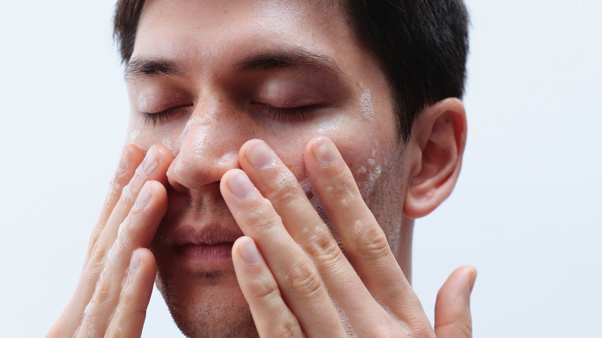 Deine sanfte Reinigung bei Unreinheiten im Gesicht