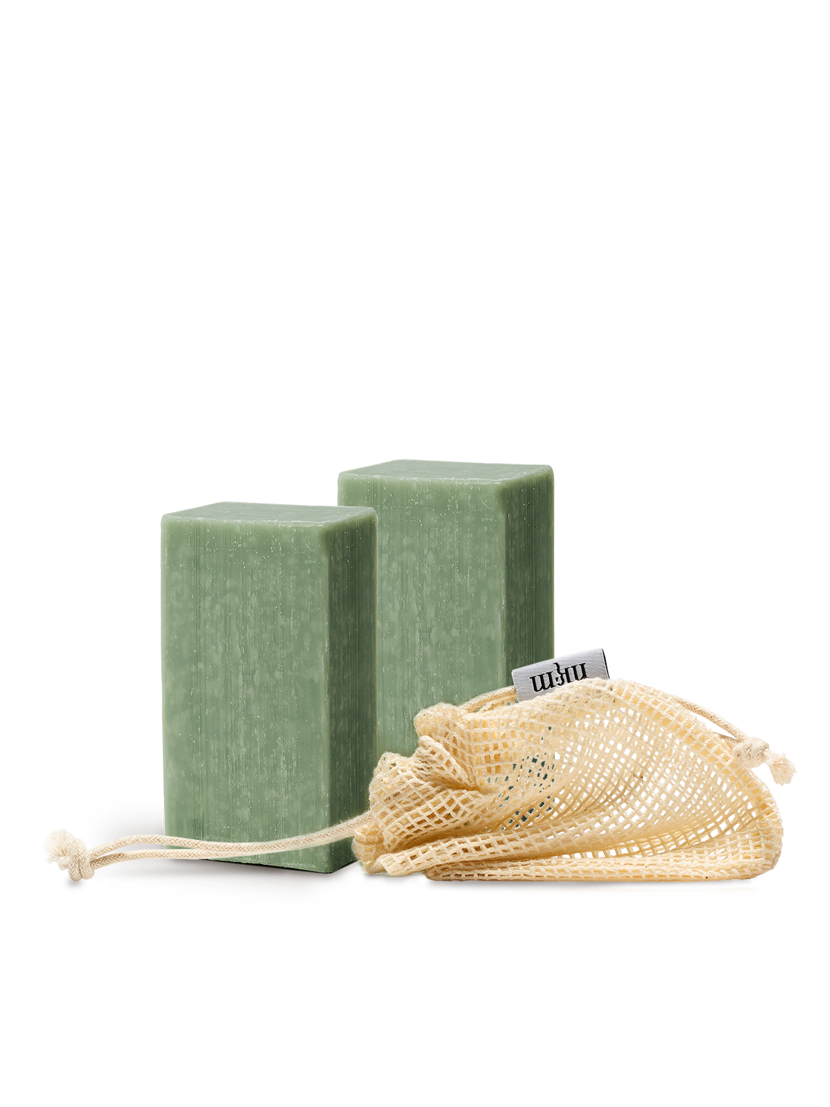 2 Mal der Hautklärende Reinigungsblock von nkm und ein braunes Baumwollnetz