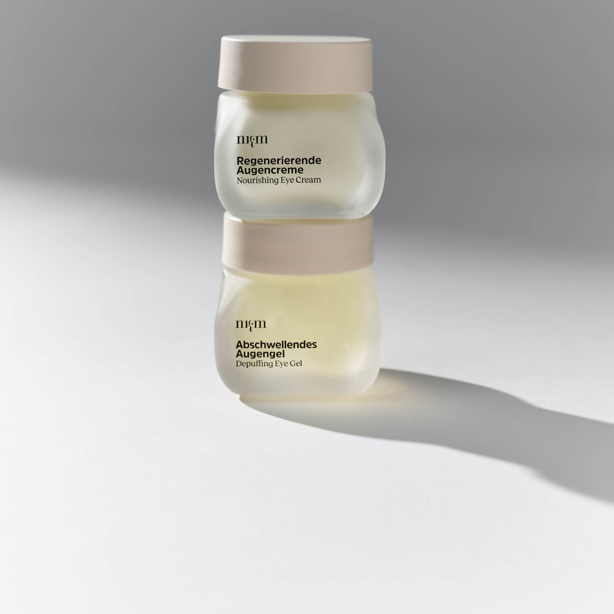 Das Abschwellende Augengel und die Regenerierende Augencreme von nkm