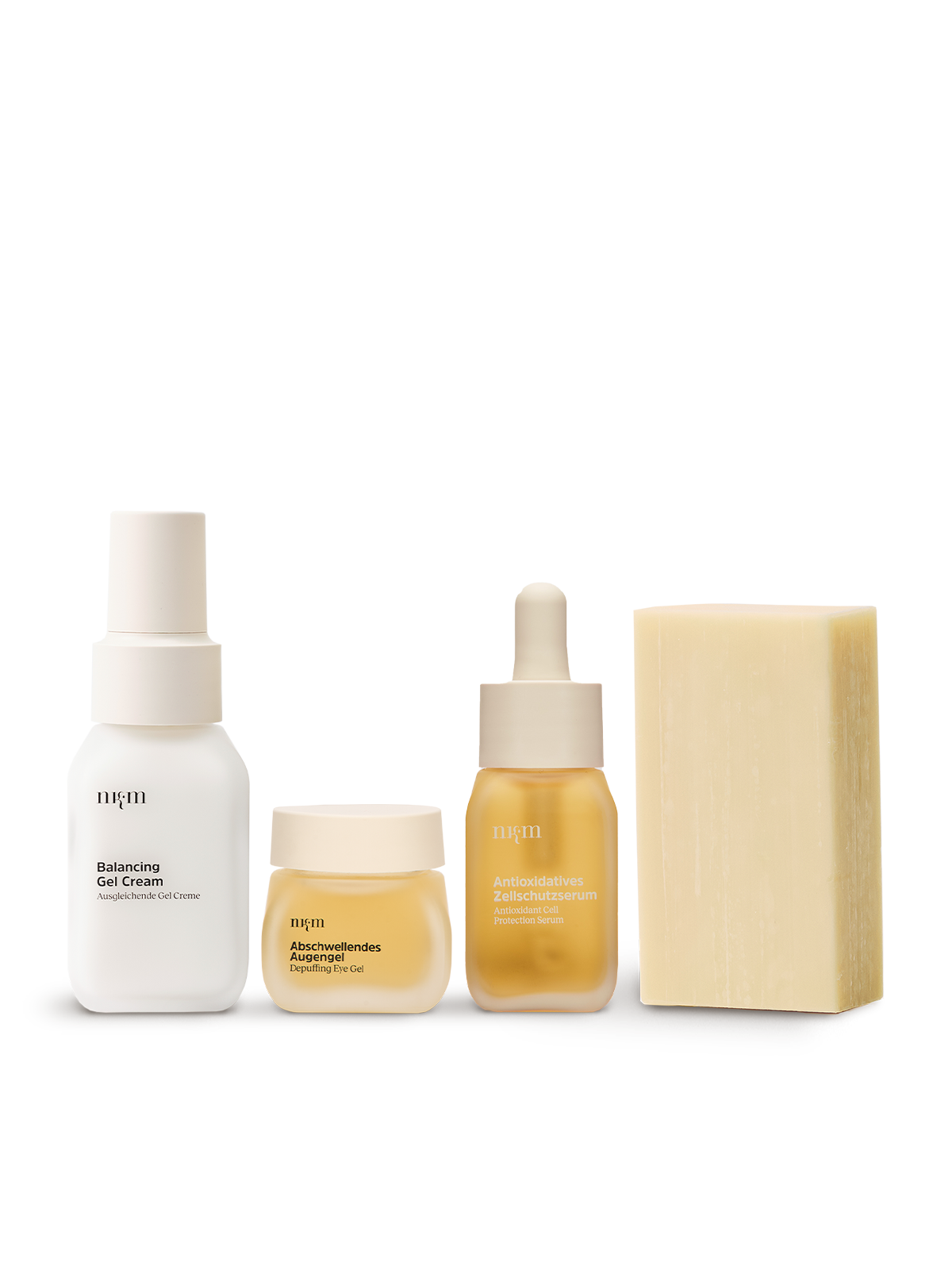 Set von nkm mit Balancing Gel Cream, Abschwellendem Augengel, Antioxidativem Zellschutzserum und Beruhigendem Reinigungsblock